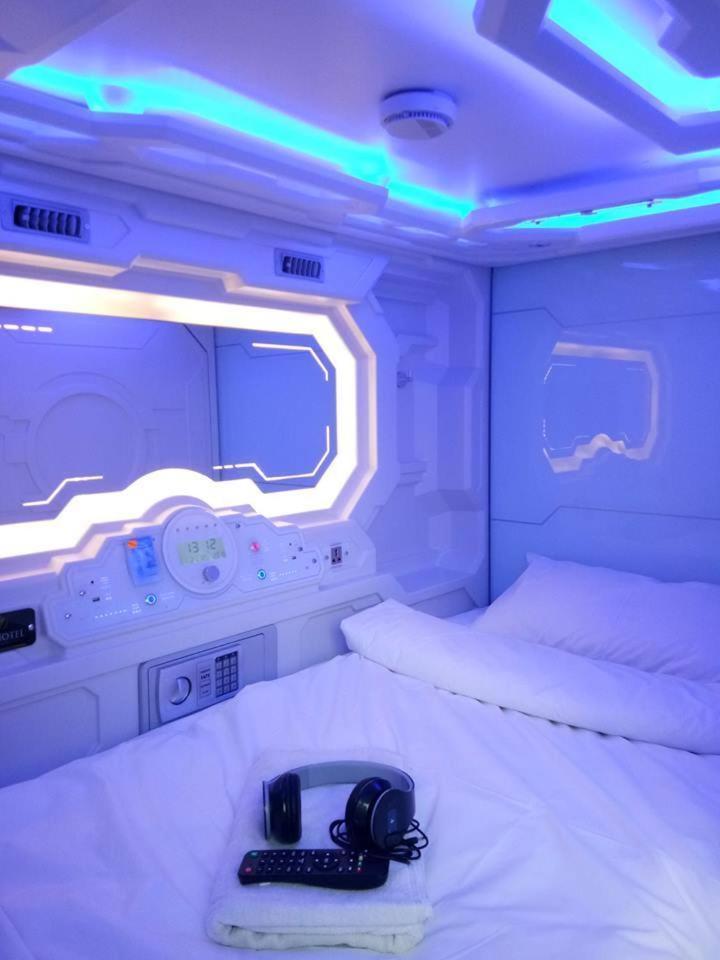 Uz Airport Capsule Hotel Kulai Exterior photo